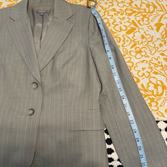 Ann Taylor 10P petite Pantsuit EUC - Picture 6 of 11